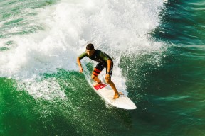 开云体育app-太阳逆转新疆队，当篮球的弧线划过F1赛道，乔治如何接管了命运的弯道