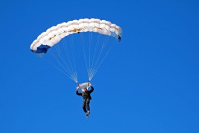 开云平台-F1年度争冠焦点战，快船巅峰对决胜出深圳队