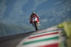 开云体育入口-当雄鹿横扫湖人，克莱的刀光为何照亮了另一个战场？