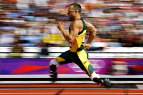 开云下载-西决生死战之夜，福克斯扛起全队，当沉默的领袖撕碎命运